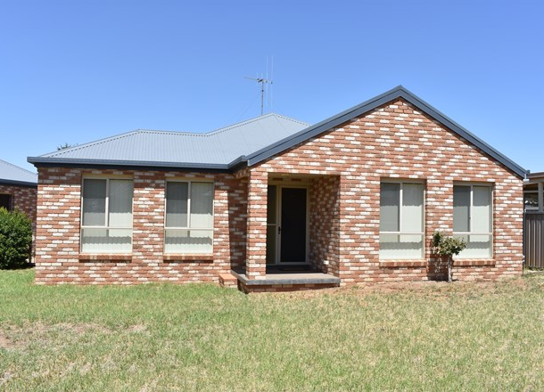 12 Noonan Street, Parkes NSW 2870