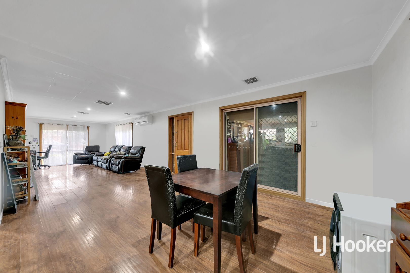 3 Denny Place, Melton South VIC 3338 Domain