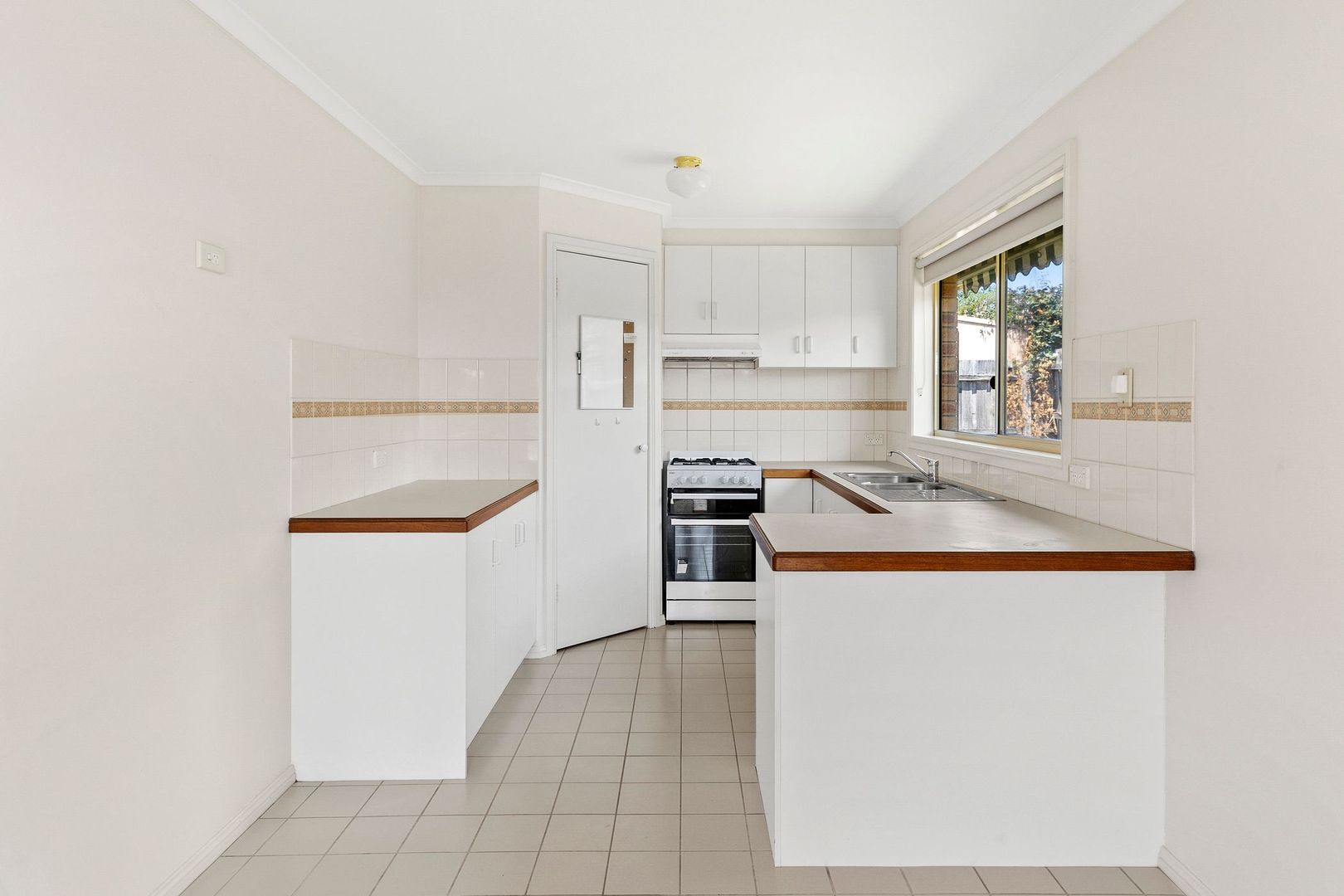 2/2 Camira Court, Grovedale VIC 3216, Image 2