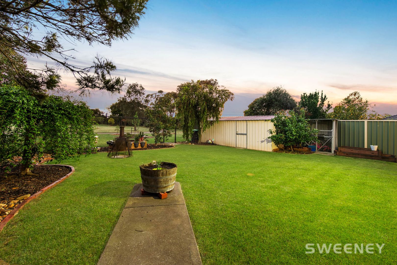 10 Featherby Way, Altona Meadows VIC 3028, Image 2