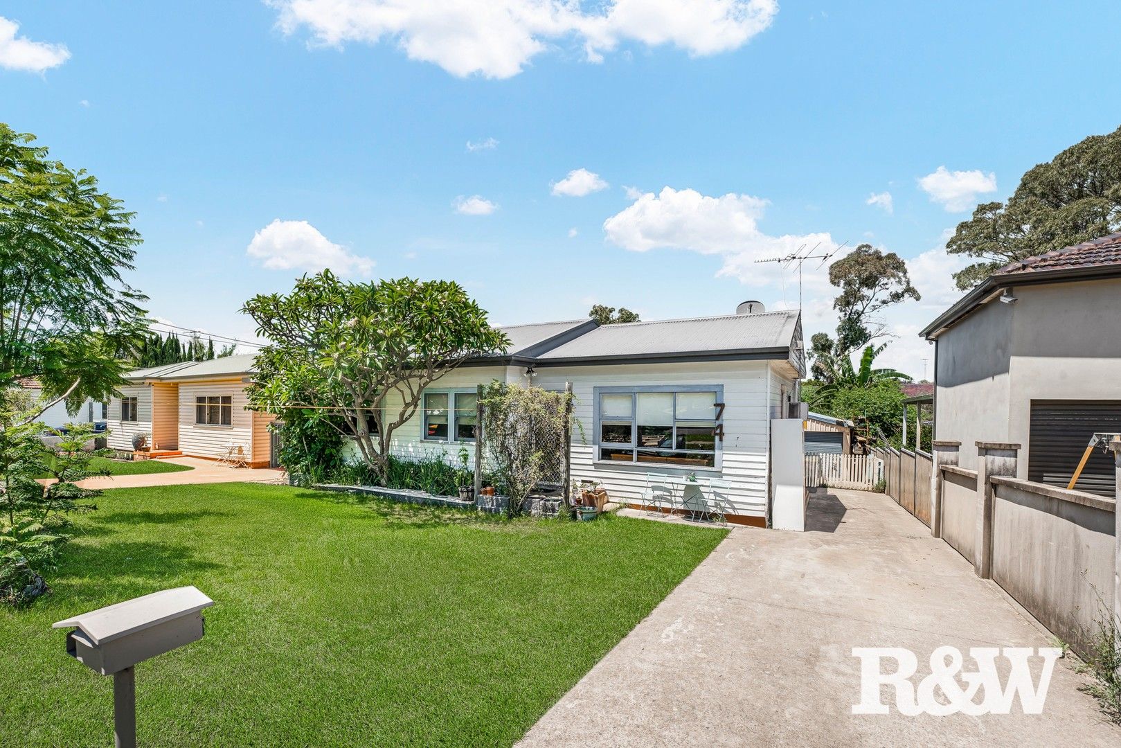 6 bedrooms House in 74 & 74A Morris Street ST MARYS NSW, 2760