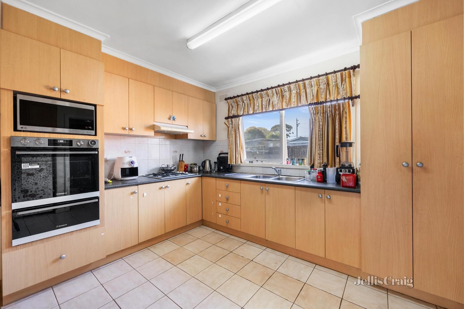 60 Lindisfarne Drive, Burwood East VIC 3151, Image 2