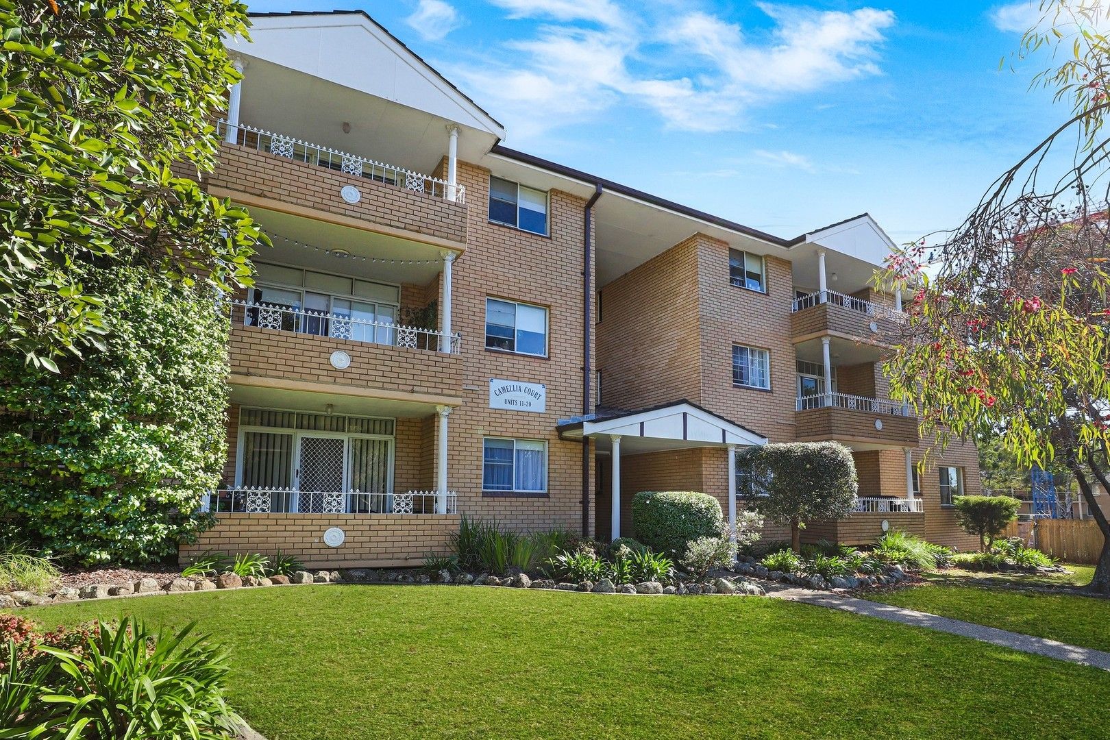 2 bedrooms Apartment / Unit / Flat in 17/75 Auburn Street SUTHERLAND NSW, 2232