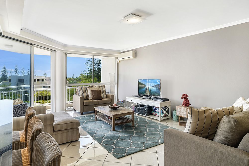 8/11 Hughes Avenue, Main Beach QLD 4217, Image 2