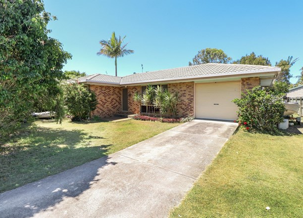 4 Fifth Avenue, Marcoola QLD 4564