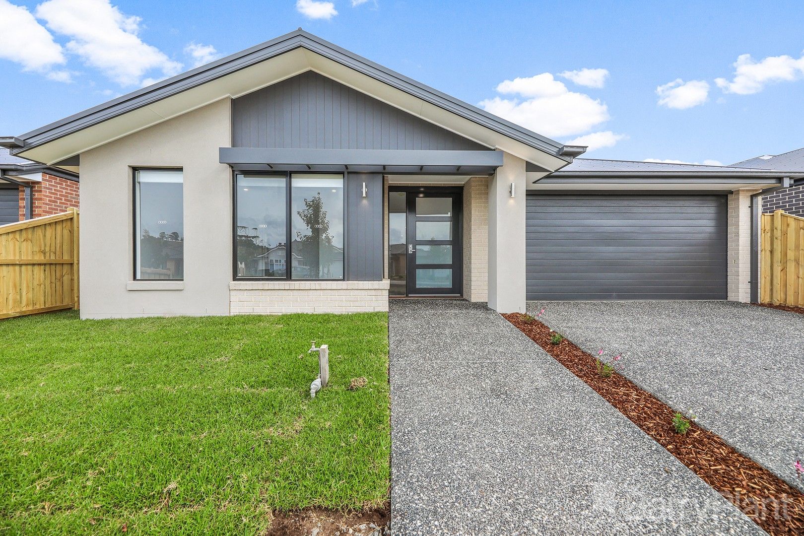 4 bedrooms House in 45 Staghorn Way DROUIN VIC, 3818