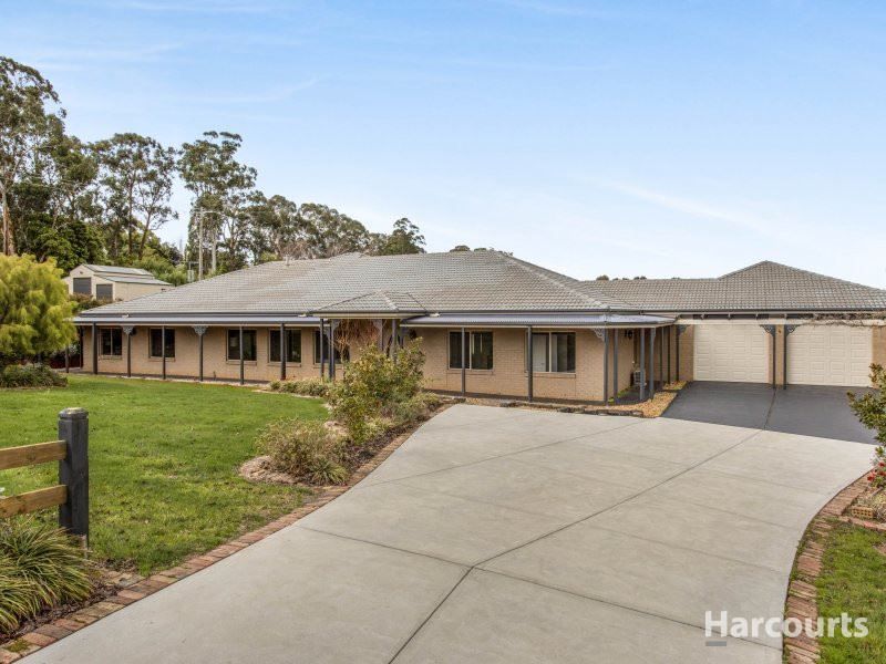 64 Kamanari Court, Drouin VIC 3818, Image 2