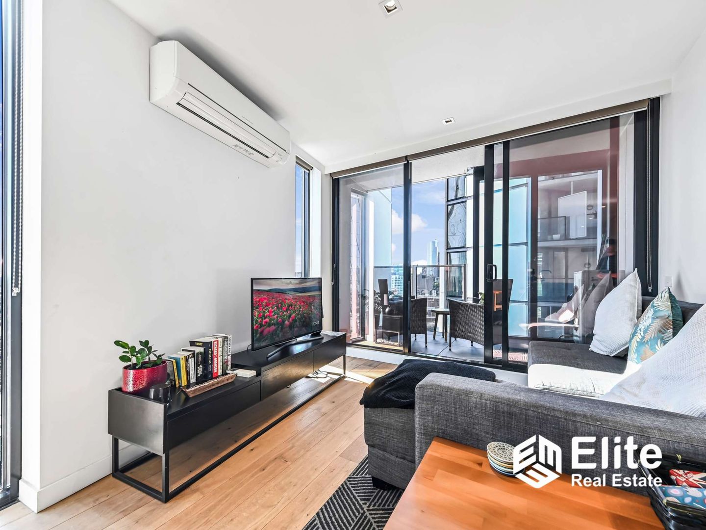 1713/677 La Trobe Street, Docklands VIC 3008