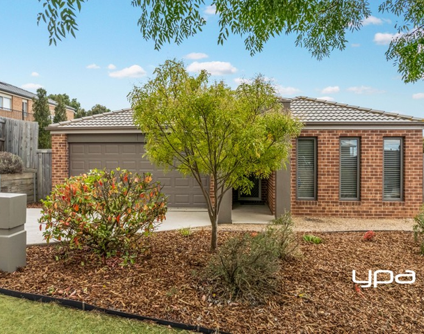 8 Broomfield Avenue, Sunbury VIC 3429