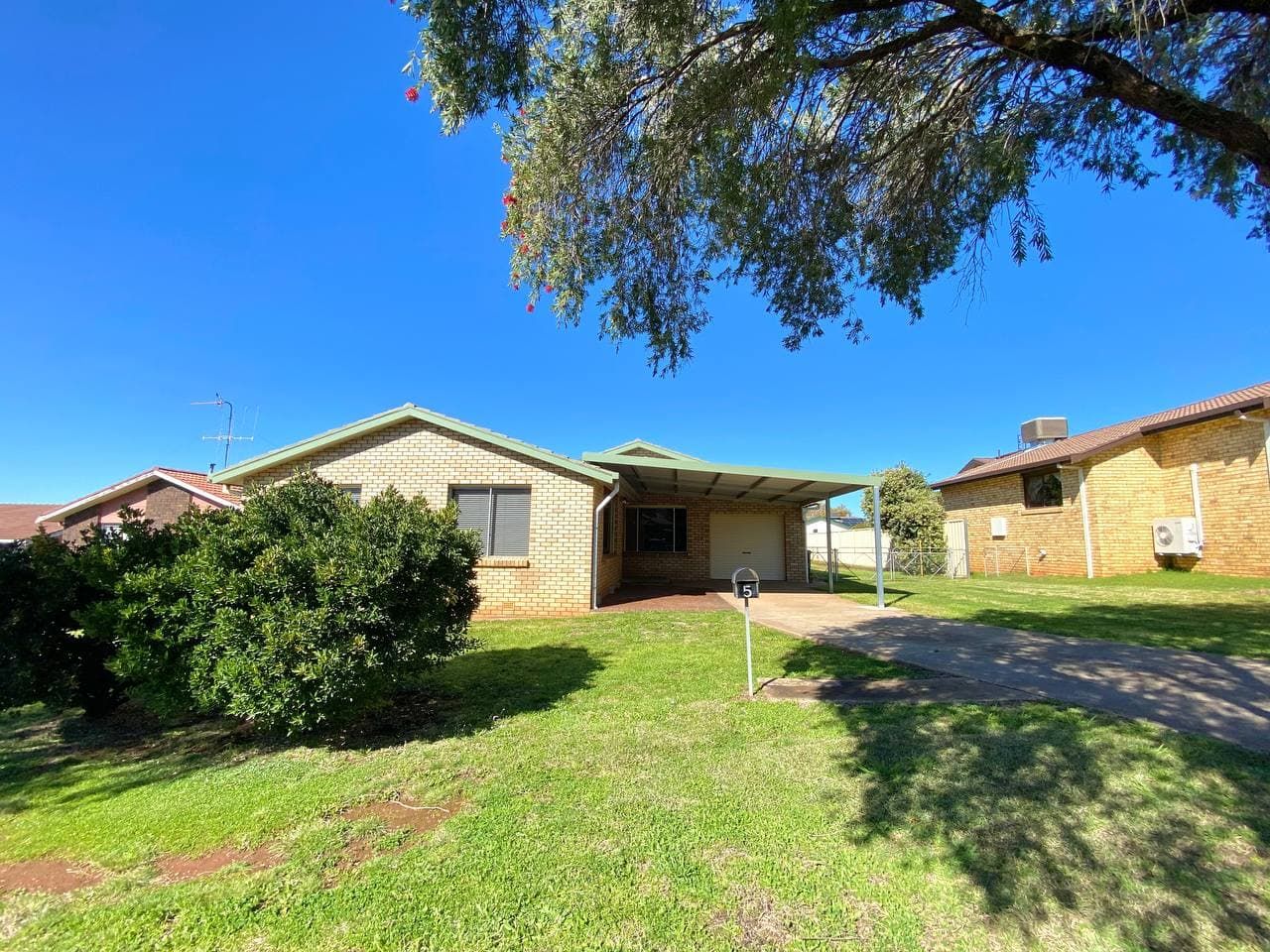 3 bedrooms House in 5 Bowditch Crescent PARKES NSW, 2870