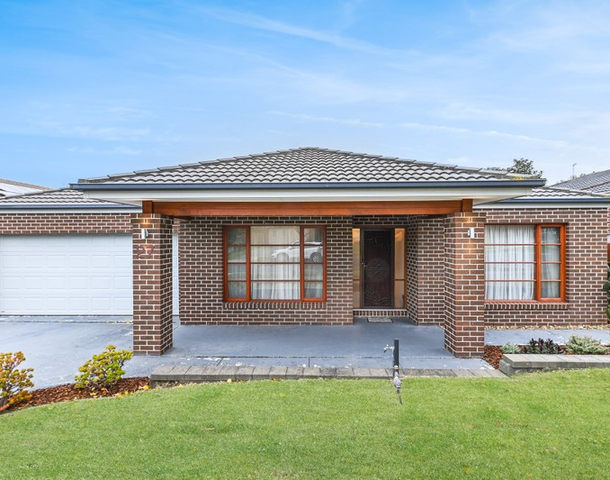 27 Bernly Boulevard, Berwick VIC 3806