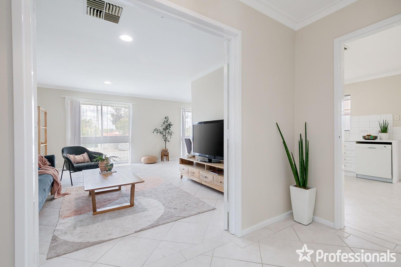 18 Mayo Court, Parkwood WA 6147, Image 0