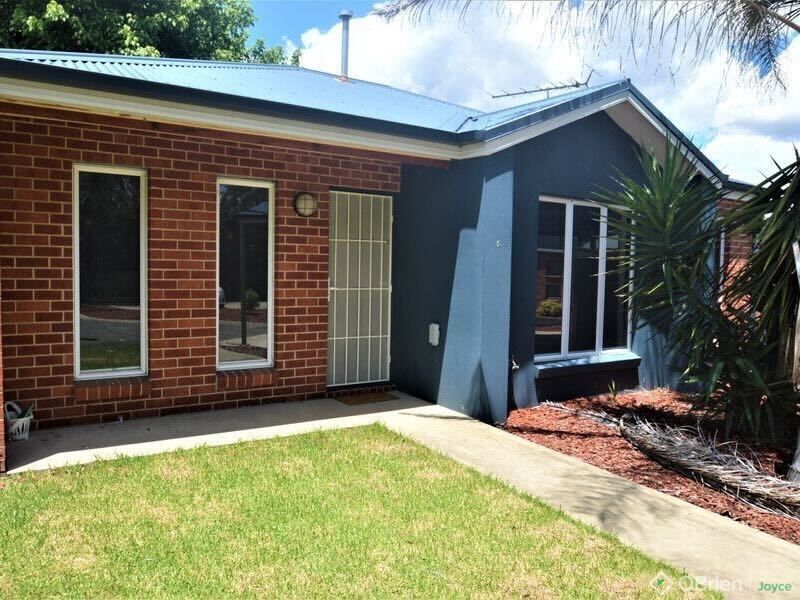 2 bedrooms Townhouse in 5 Verwey Close WANGARATTA VIC, 3677