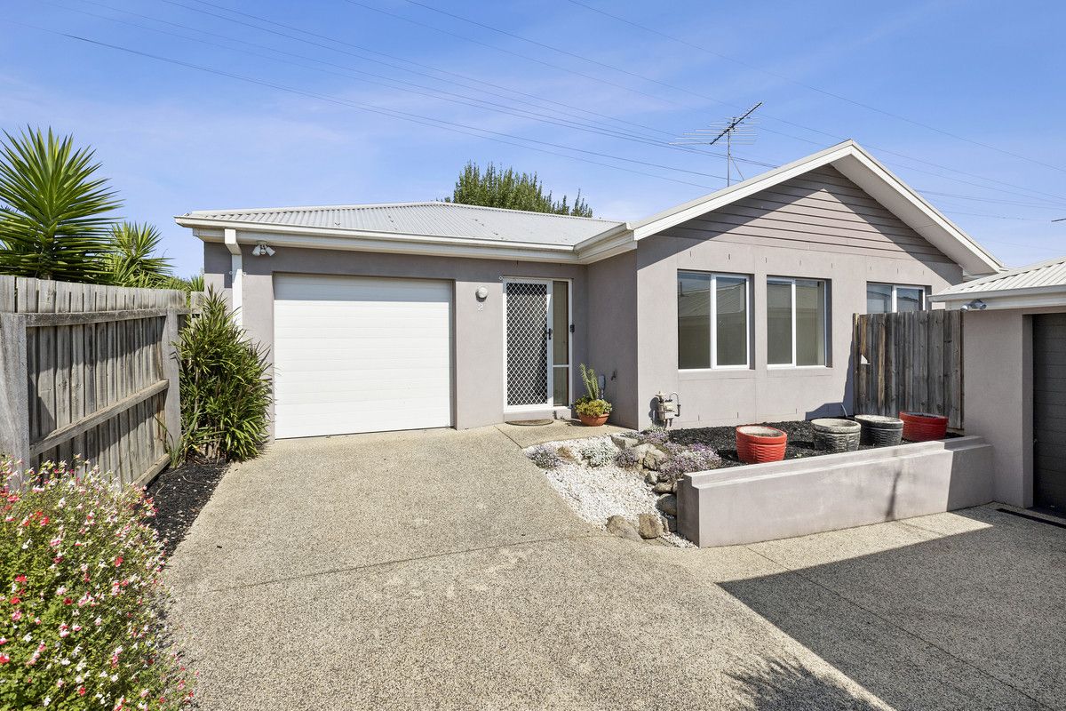 2 bedrooms Townhouse in 2/230 South Valley Road HIGHTON VIC, 3216