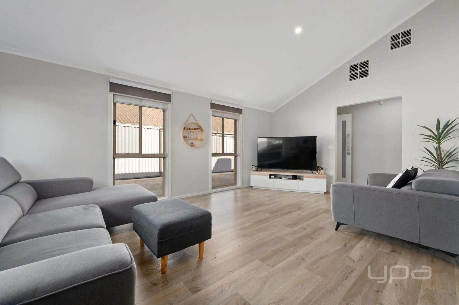 7 Winfield Drive, Kurunjang VIC 3337, Image 2