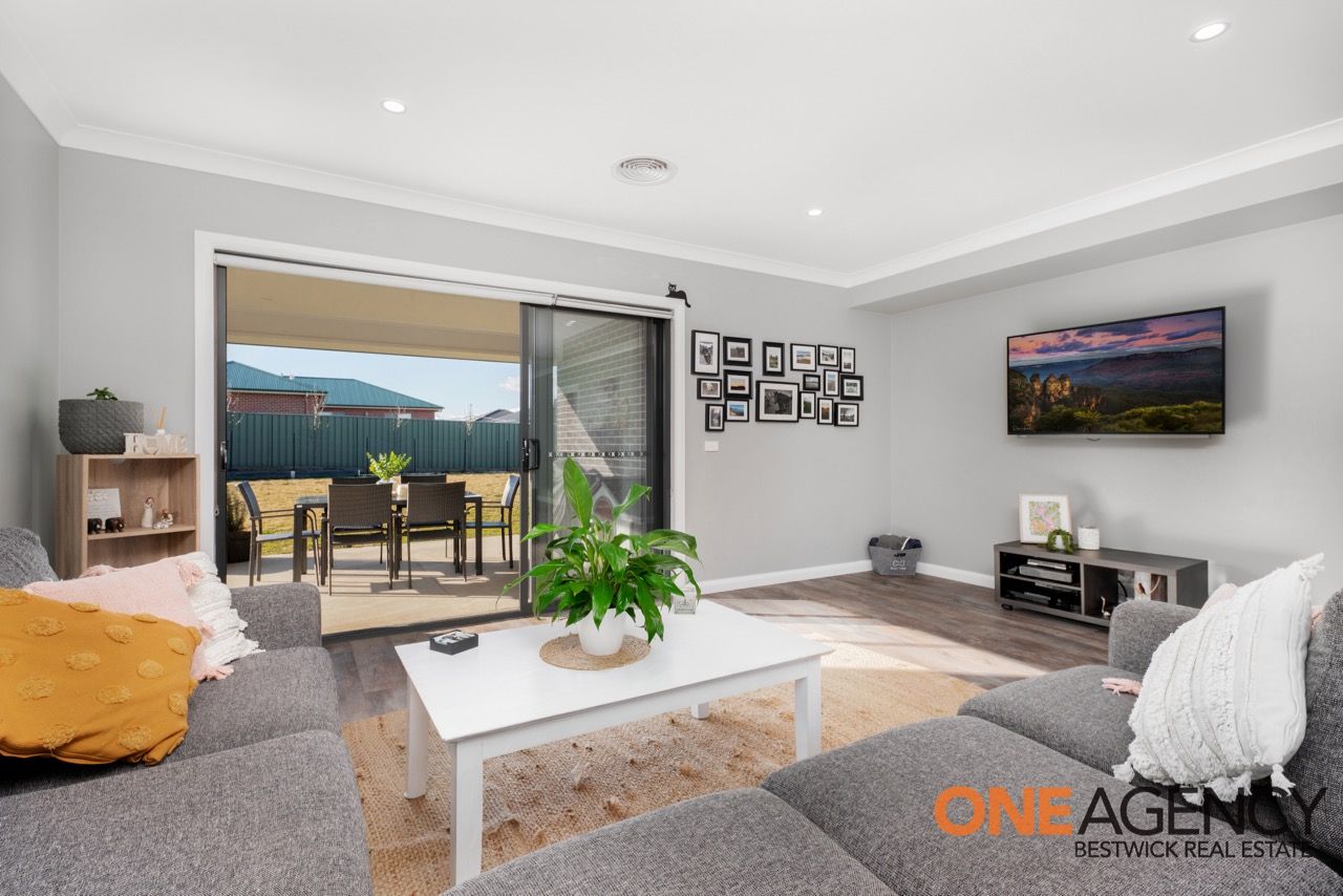 15 Lew Avenue, Eglinton NSW 2795, Image 2