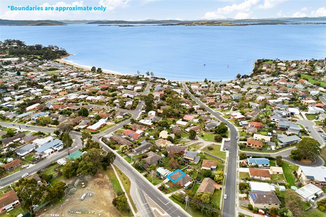 Picture of 1/236 Roslyn Avenue, BLACKMANS BAY TAS 7052