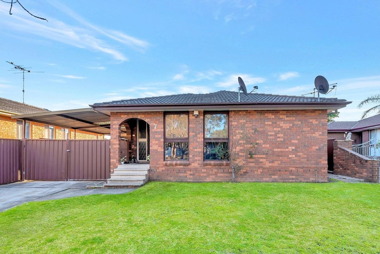 3 bedrooms House in 7 Stromlo Street BOSSLEY PARK NSW, 2176