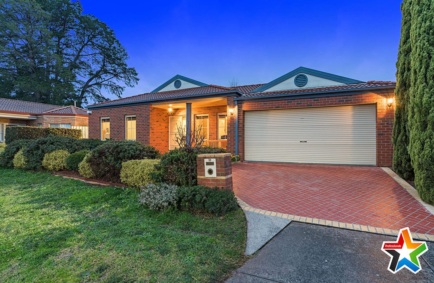 16 Nickson Close, Bayswater North VIC 3153, Image 0