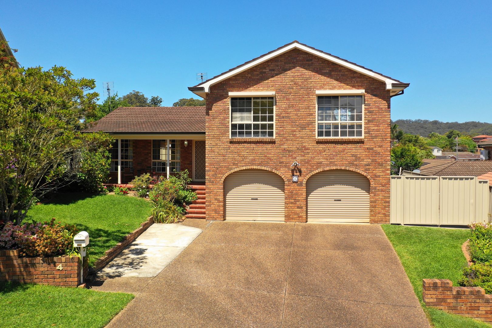 4 Guss Cannon Close, Green Point NSW 2251
