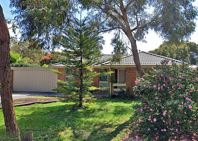 3 bedrooms House in 4 Balmoral Court ROWVILLE VIC, 3178