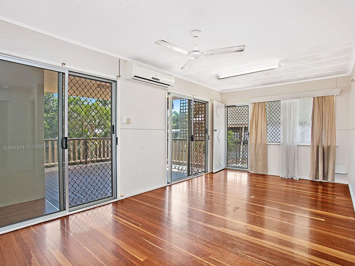 2/11 Bayswater Terrace, Hyde Park QLD 4812, Image 1