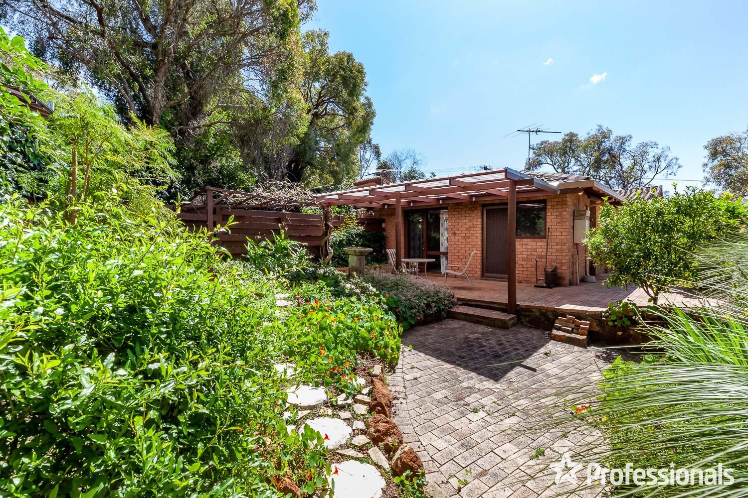 3 bedrooms House in 6 Blackwood Drive MOUNT NASURA WA, 6112