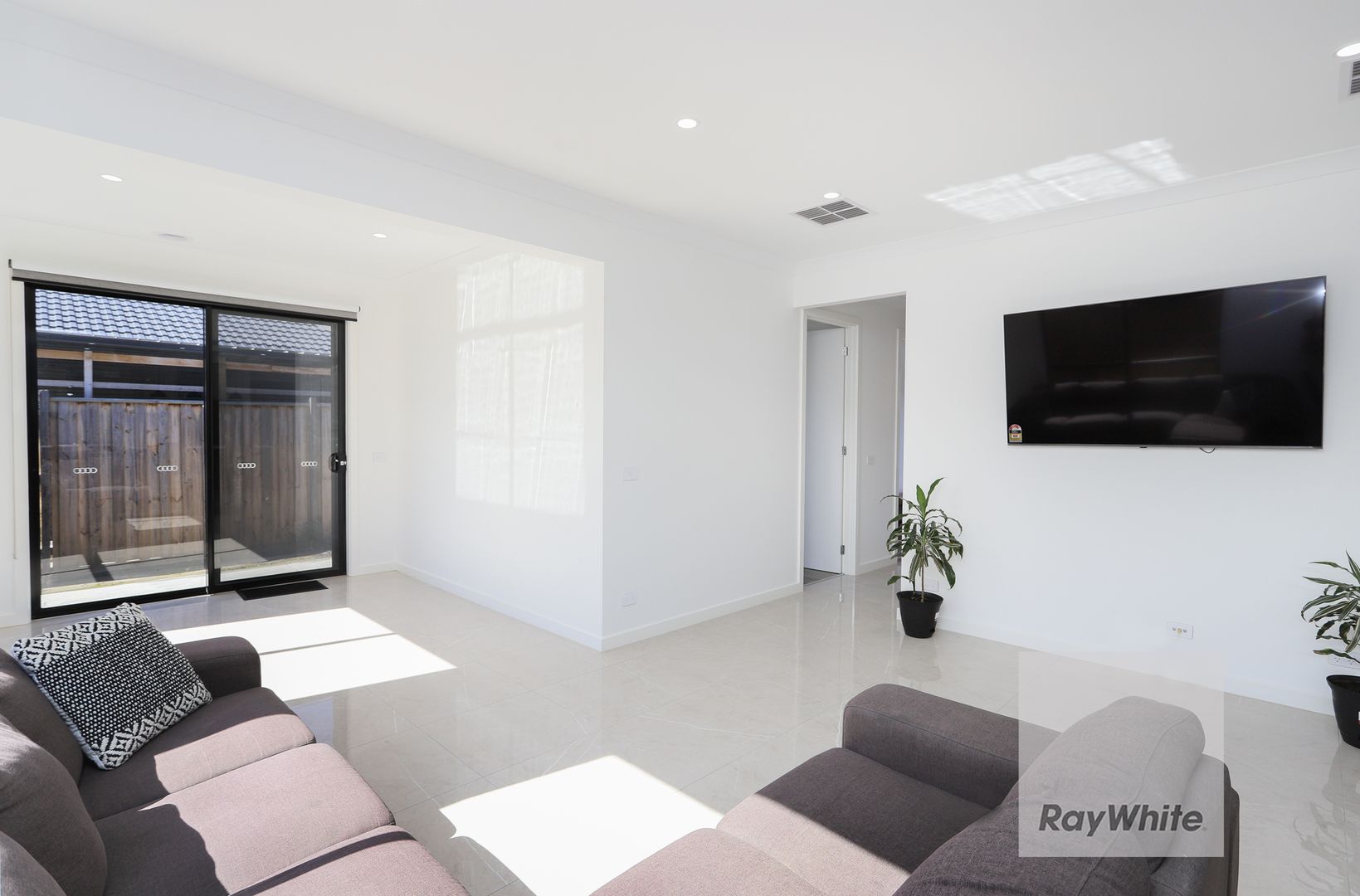 5 Daisy Dr, Donnybrook VIC 3064 House For Rent Domain