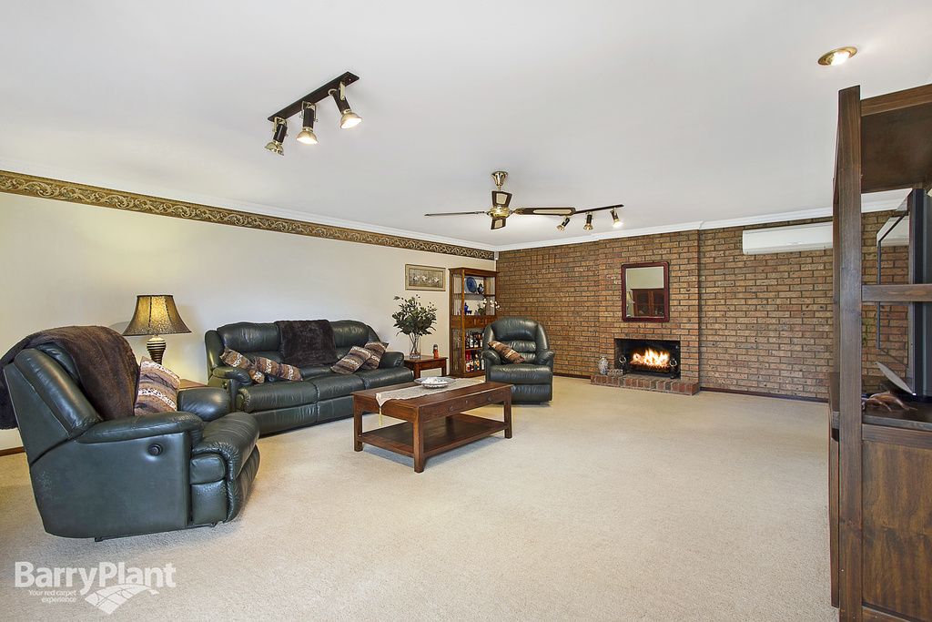 7 Topaz Court, Wantirna South VIC 3152, Image 2