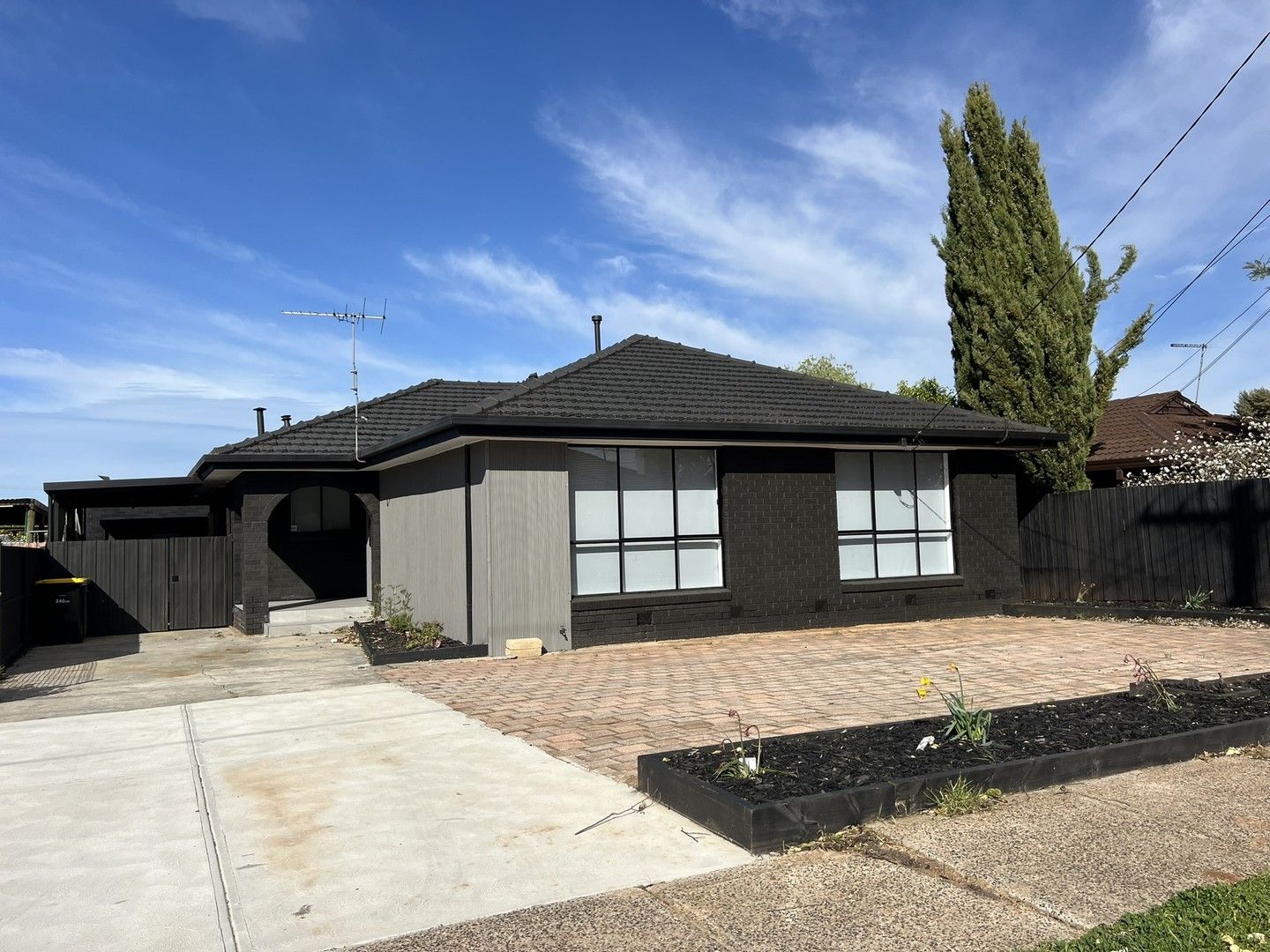 5 bedrooms House in 21 Penguin St MELTON VIC, 3337