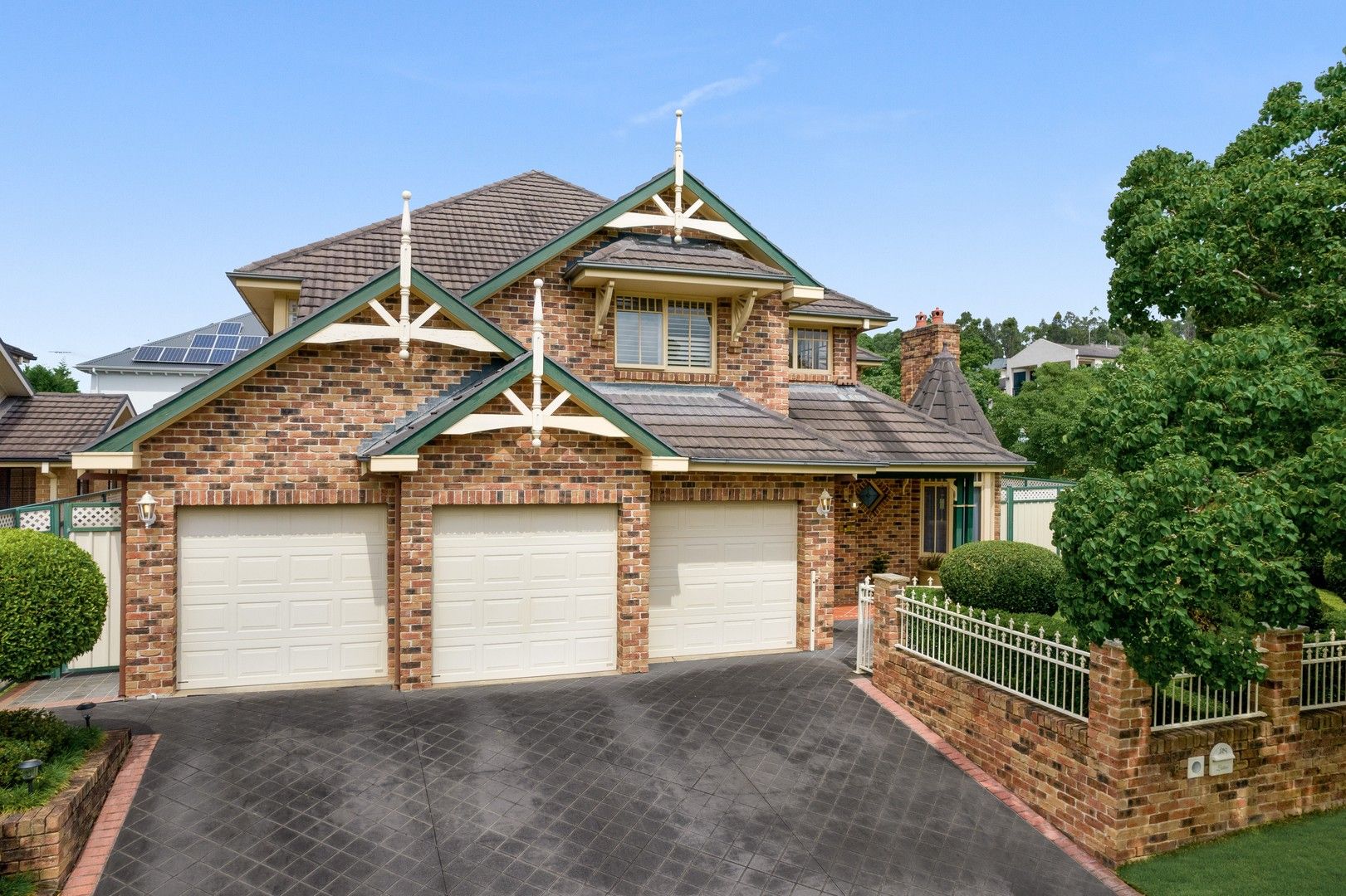 5 bedrooms House in 18 Benedict Close CECIL HILLS NSW, 2171