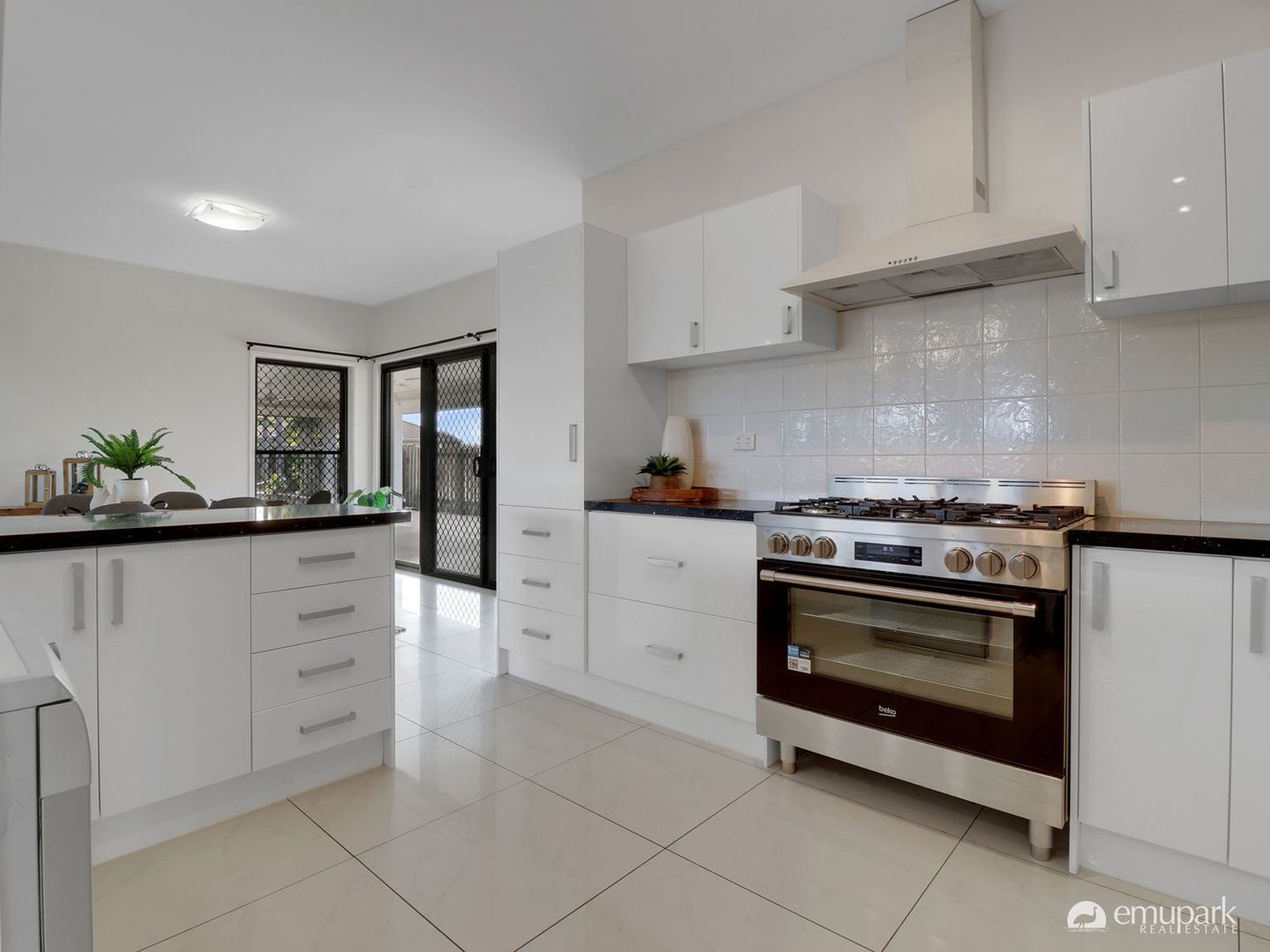 4 Timbers Beach Road, Zilzie QLD 4710, Image 2