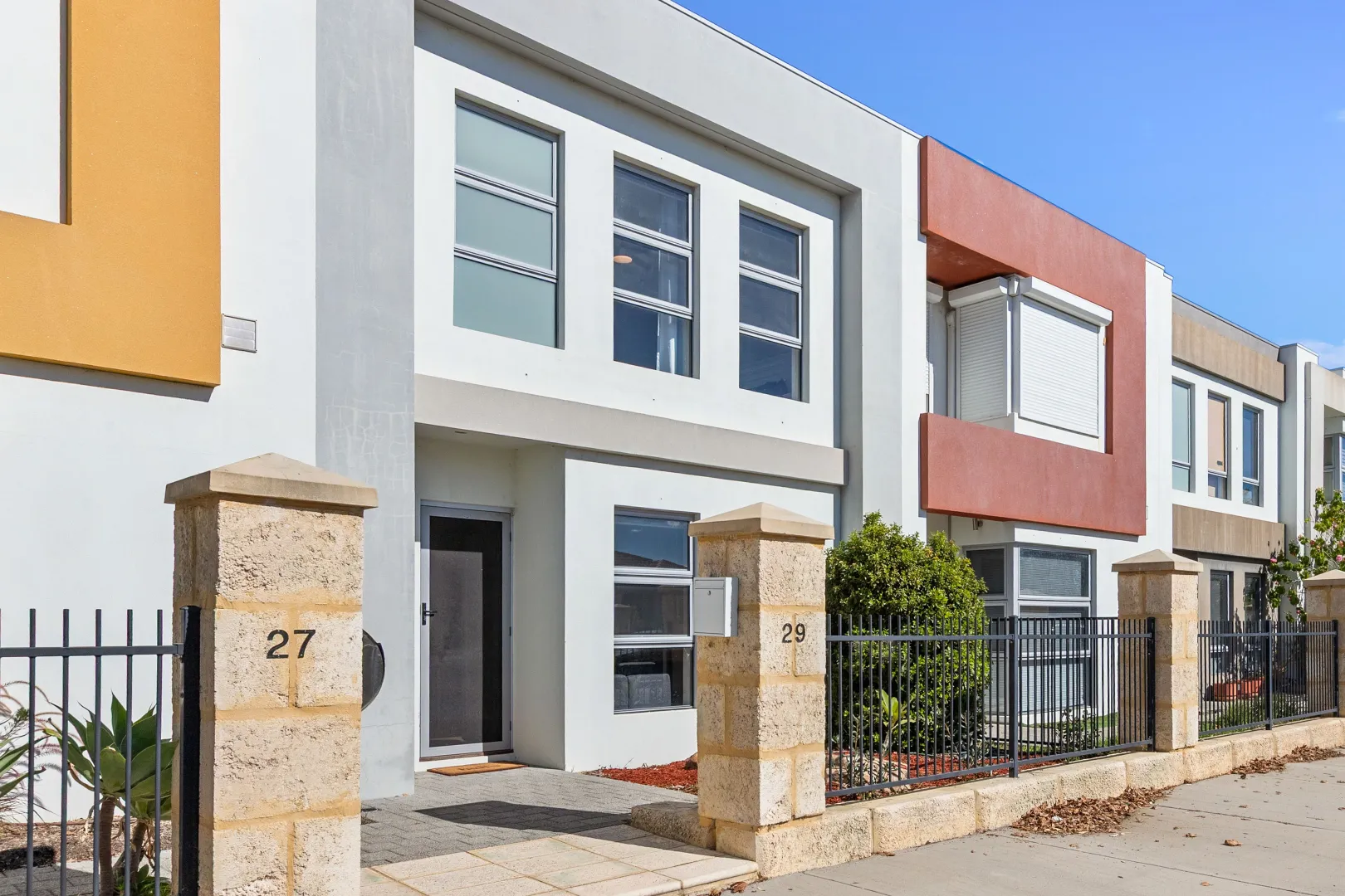 Under Offer with Jayne - View 3