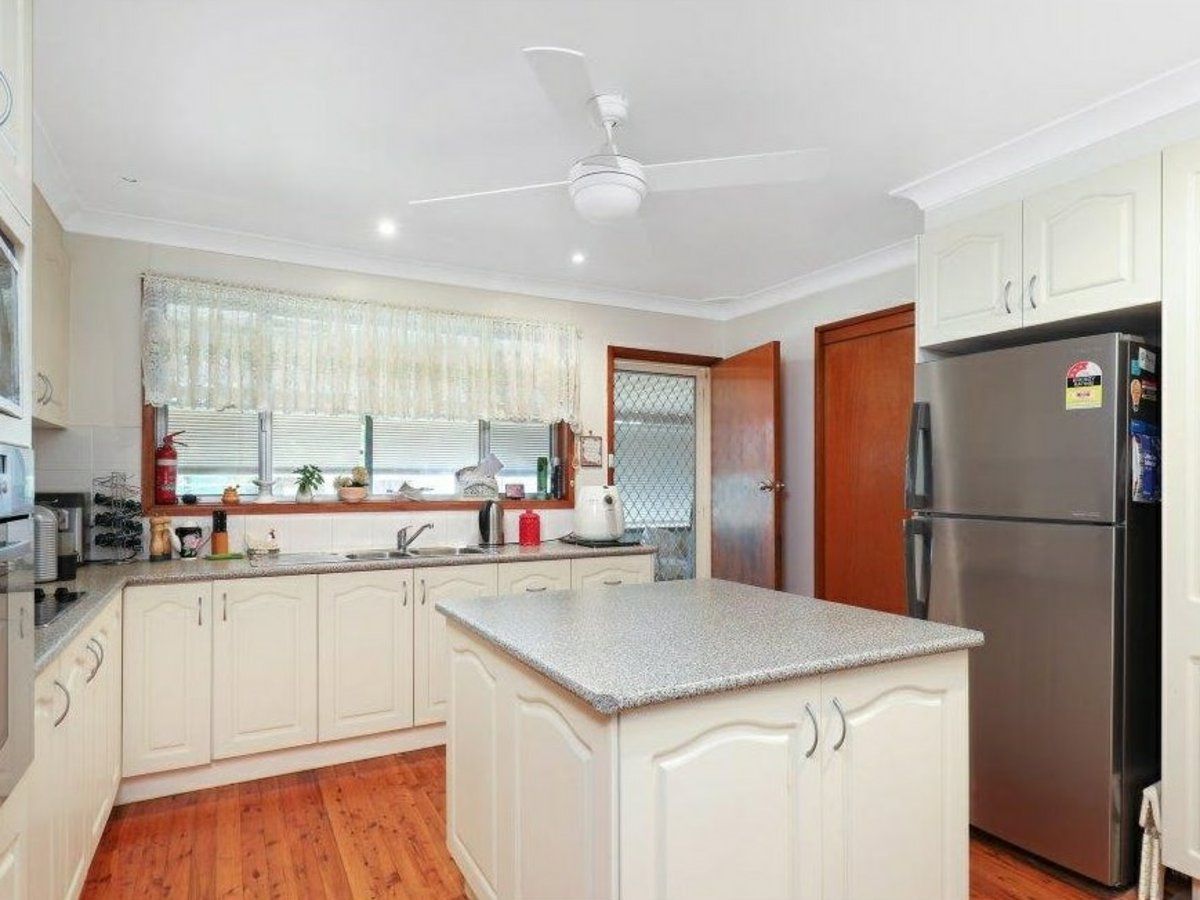 5 Canberra Crescent, Campbelltown NSW 2560, Image 2