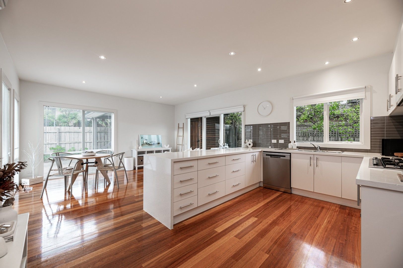 2 bedrooms Apartment / Unit / Flat in 21A Great Ryrie Street RINGWOOD VIC, 3134