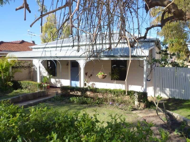 24 Thomas Street, South Fremantle WA 6162