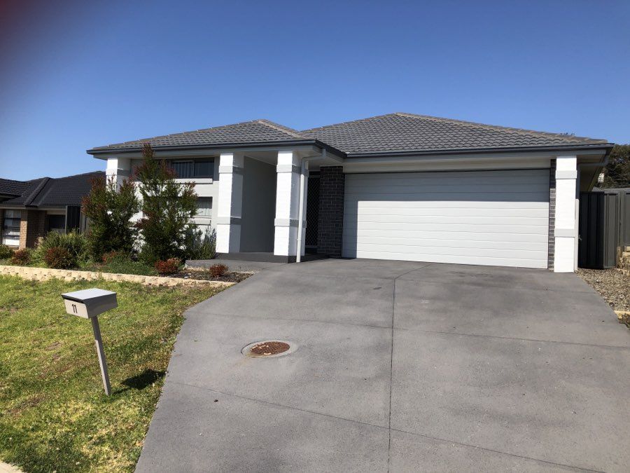 4 bedrooms House in 11 Havilah Street MORISSET PARK NSW, 2264