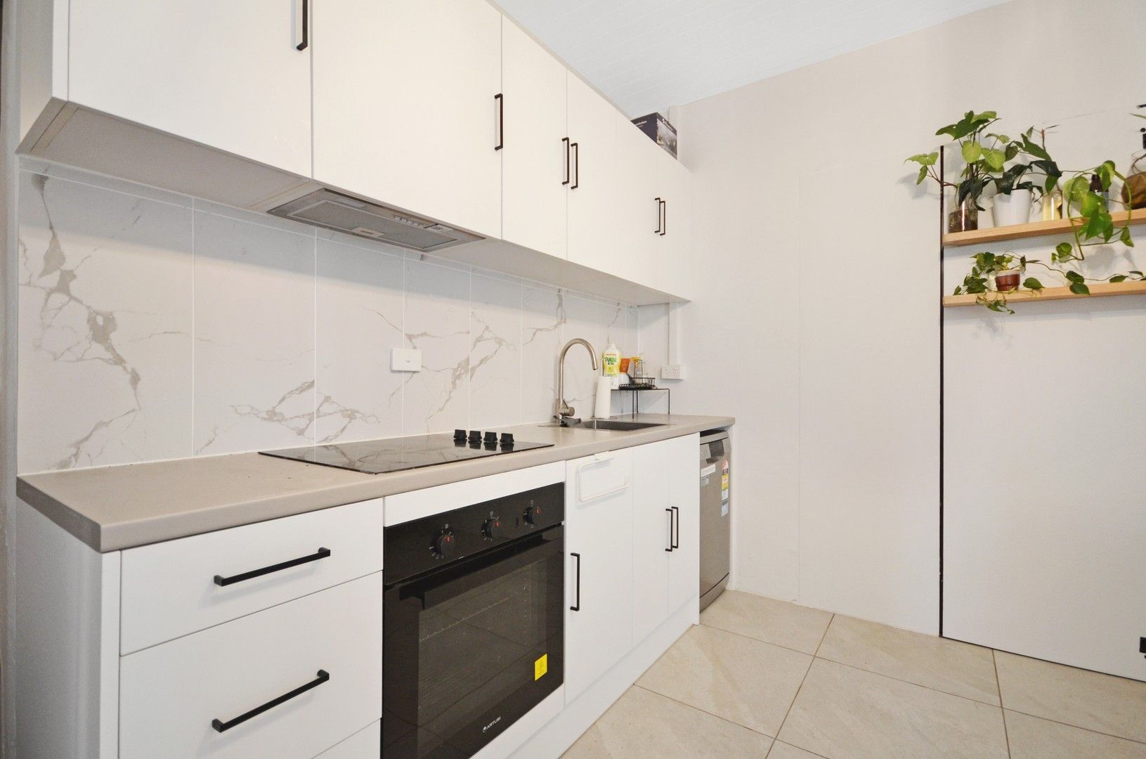 Studio in 9/65 Nesca Parade, THE HILL NSW, 2300