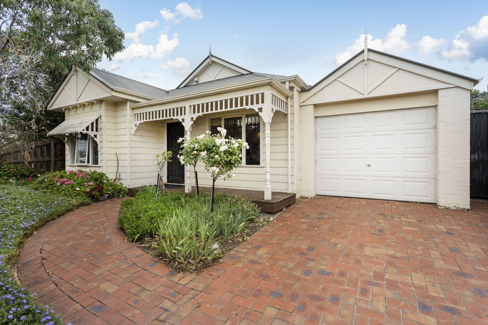 3 bedrooms House in 35 Dolphin Crescent POINT COOK VIC, 3030