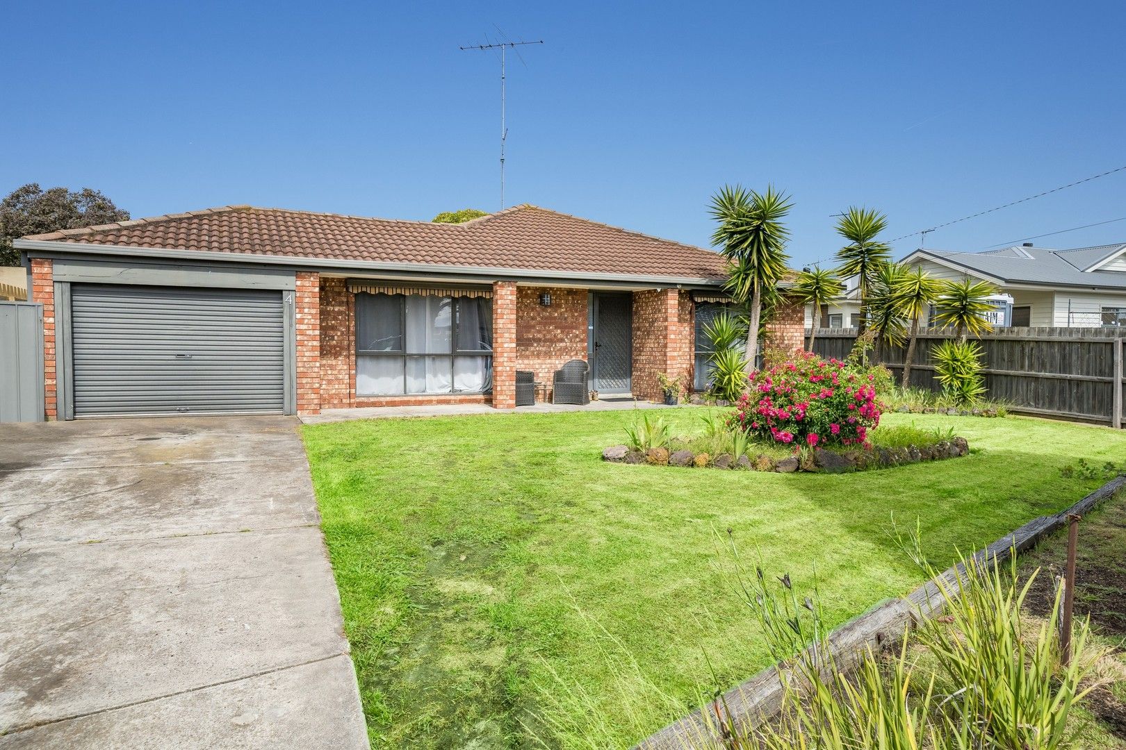 3 bedrooms House in 4 East End Crescent ST ALBANS PARK VIC, 3219