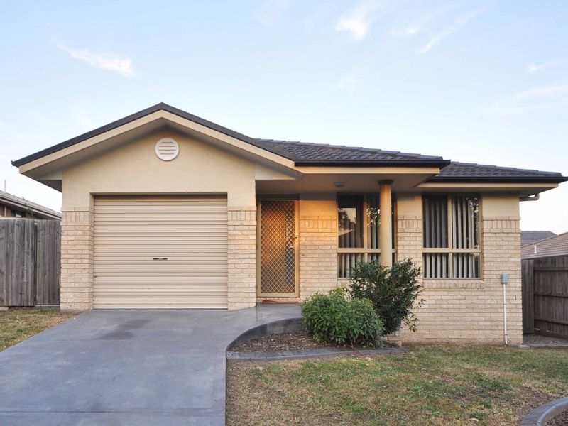 1/1 Weemala Close, ABERGLASSLYN NSW 2320, Image 0