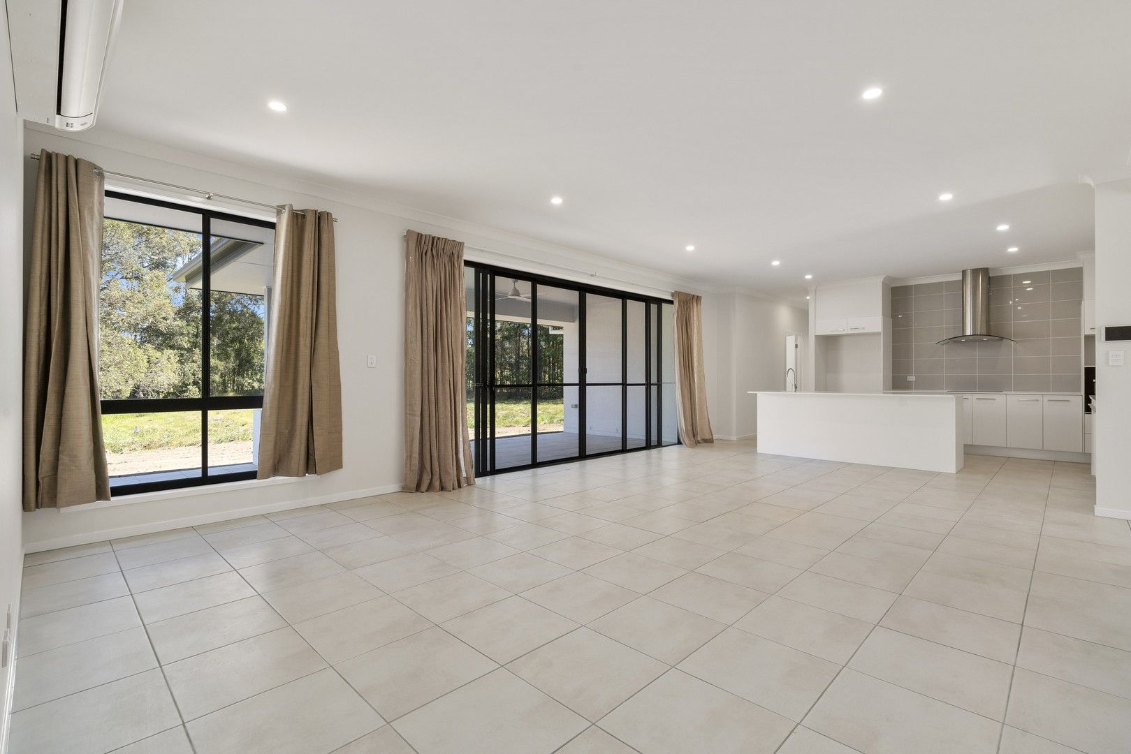 4 bedrooms House in 27-33 Greentree Road ELIMBAH QLD, 4516