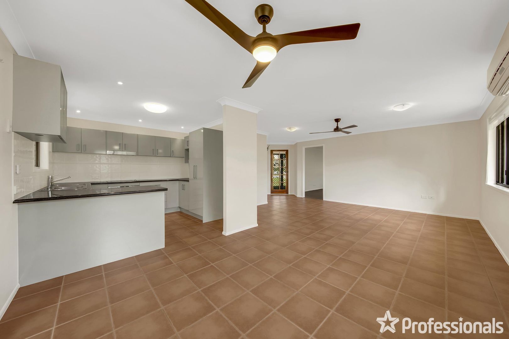 14 Panorama Court, Glen Eden QLD 4680, Image 2