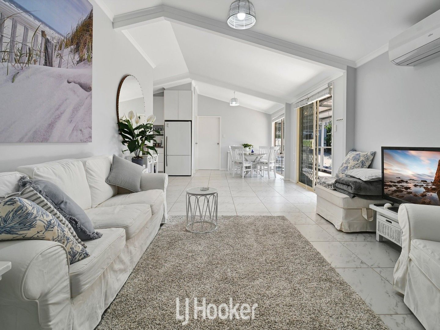 4 bedrooms House in 276 Diamond Beach Road DIAMOND BEACH NSW, 2430