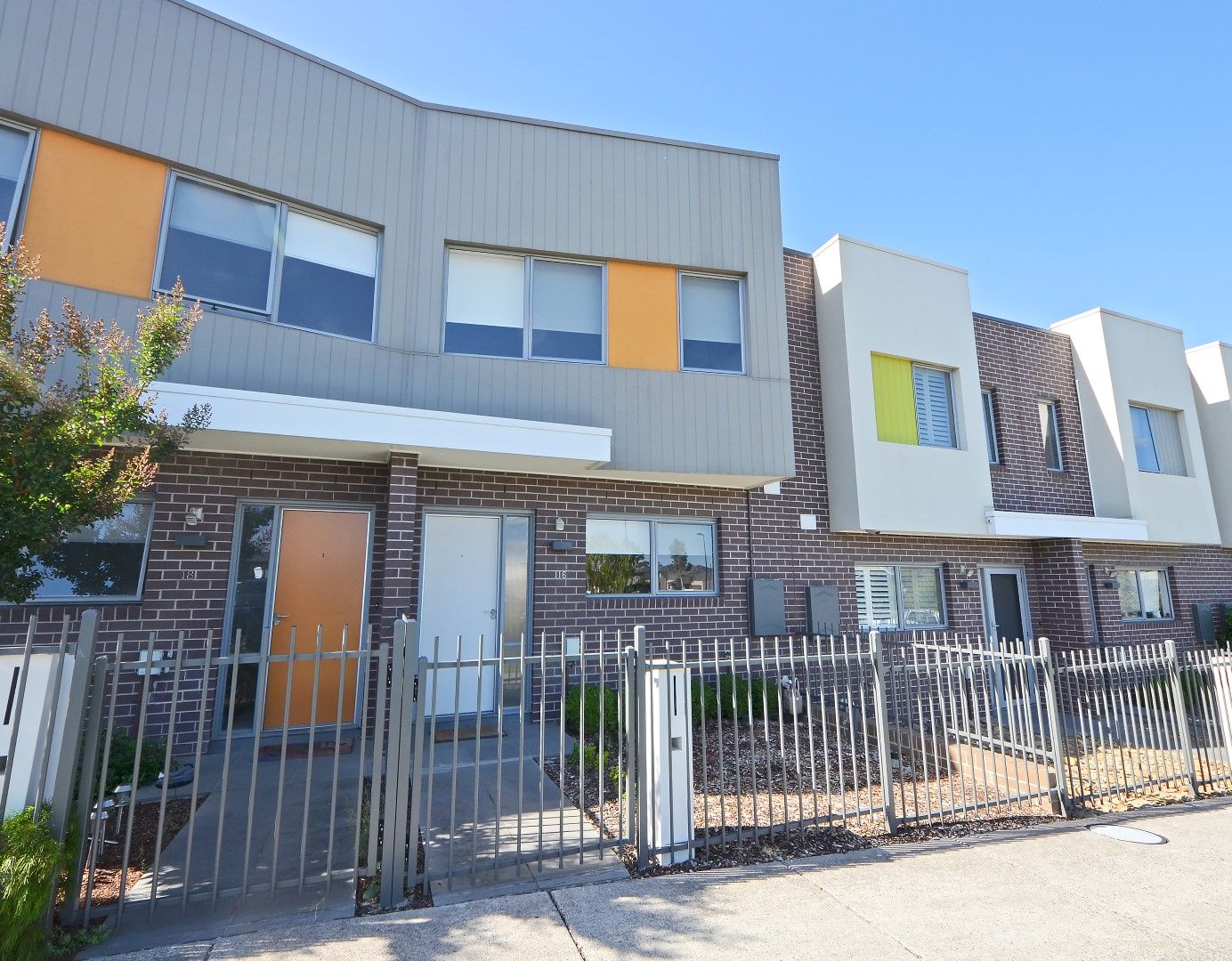 2 bedrooms House in 16 Bloom Avenue WANTIRNA SOUTH VIC, 3152