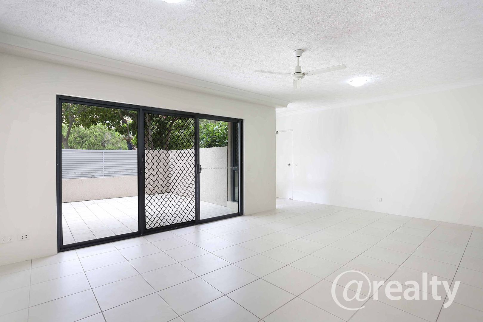 3/12 Bradford Street, Labrador QLD 4215, Image 2