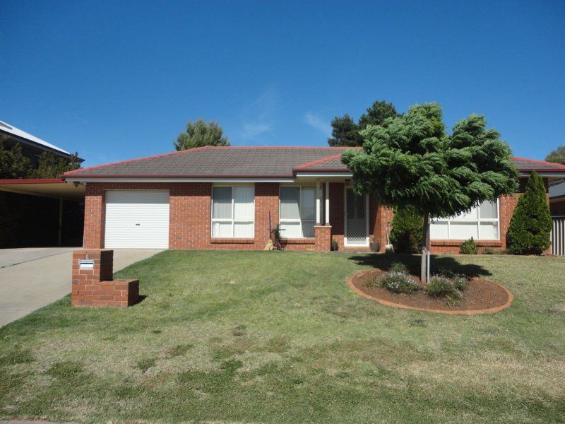 3 bedrooms House in 24 Kavanagh Circuit TEMORA NSW, 2666