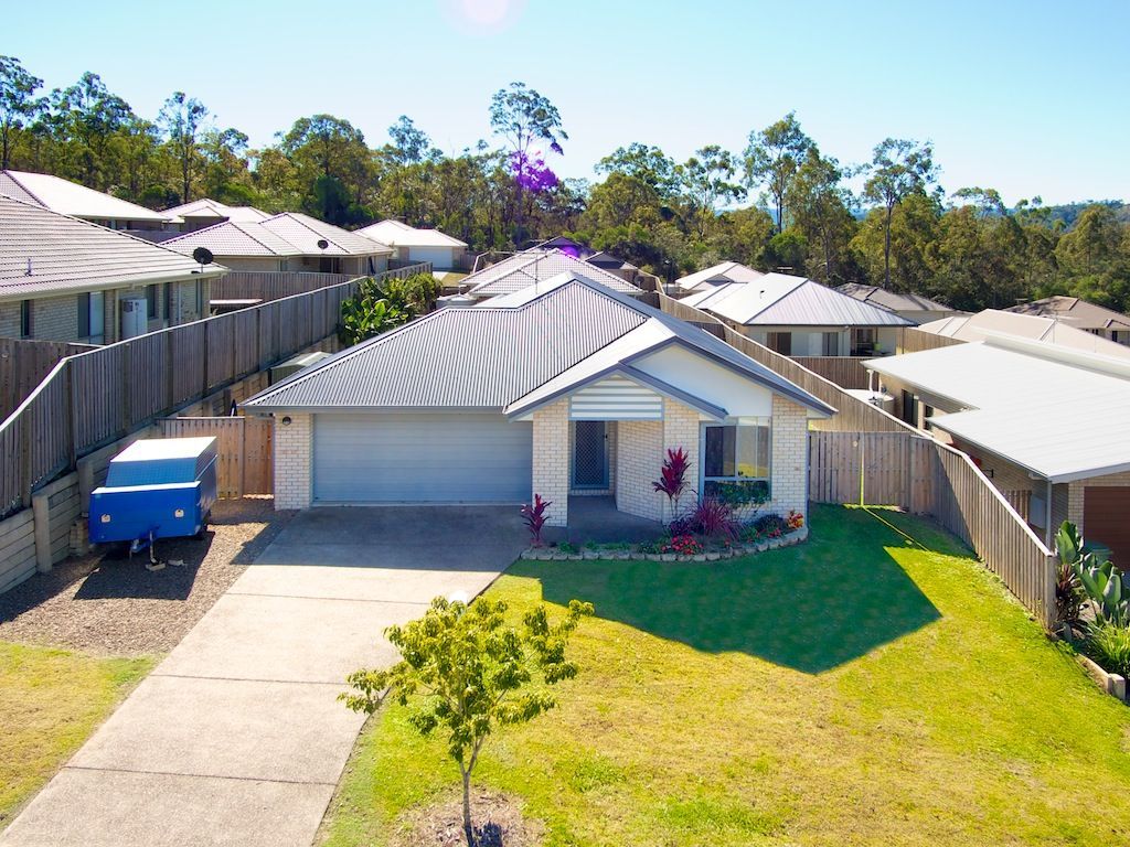 4 bedrooms House in 33 Goldenwood Crescent FERNVALE QLD, 4306