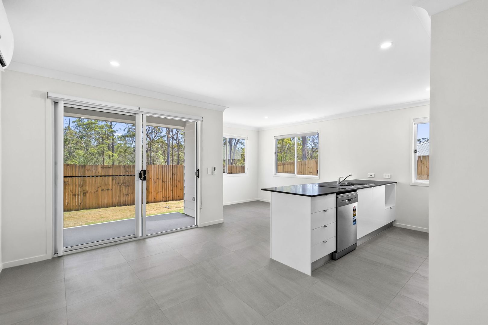 2/37 Niles Court, Bahrs Scrub QLD 4207 Duplex For Rent Domain