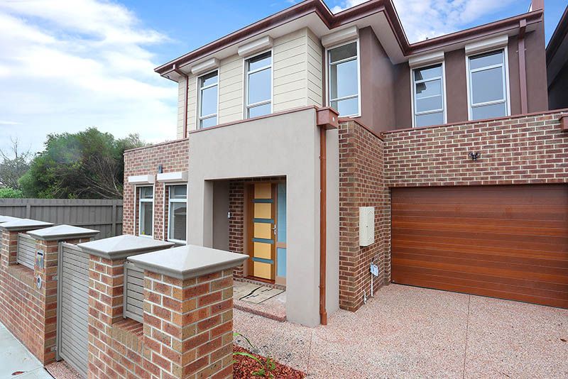 4 bedrooms Townhouse in 2A Kinross Street PASCOE VALE VIC, 3044